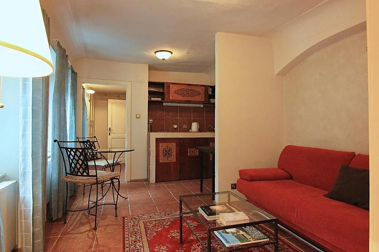 Cool 1 Bedroom Prokopska Apartment In Mala Strana Praag 0*,  Tsjechië