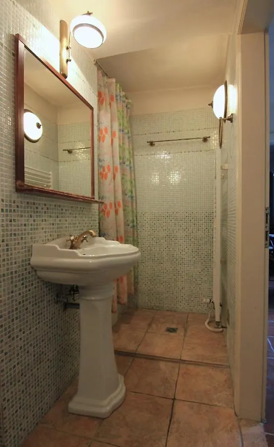 Cool 1 Bedroom Prokopska Apartment In Mala Strana Prague 0*,