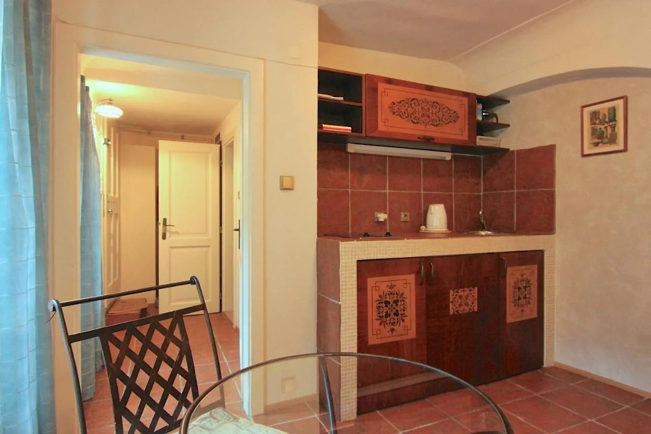 Cool 1 Bedroom Prokopska Apartment In Mala Strana Praga